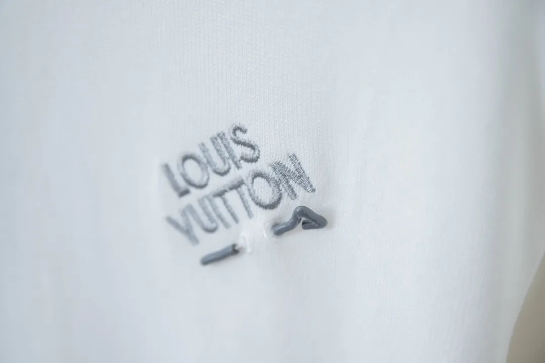 🅿️200 High Quality Lv 2025 Spring and Summer Pin🧷Short Sleeve Knitted Same as Official Website Customized Sweater Neck➕Front Chest Pin🧷Design High Density Imported Embroidery Custom Dyed Wool Yarn S M L XL